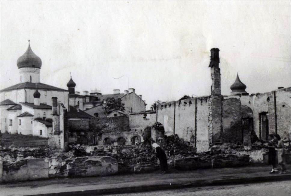 Разрушенный Псков. Фото 1944 - 1945 гг.